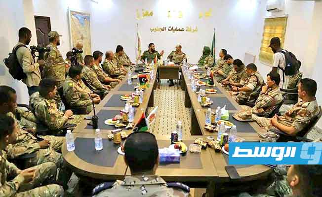 ضباط تابعون للقيادة العامة يناقشون في أوباري تأمين الحدود ومناطق الجنوب