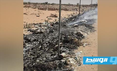 تضرر أعمدة كهرباء في سبها جراء حرق القمامة