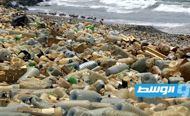 قمم الجبال تتحول إلى سلال قمامة لأطنان من النفايات البلاستيكية