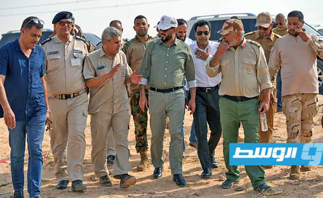 حماد يتفقد أوضاع المتضررين جراء انفجار خط النهر الصناعي في أجدابيا