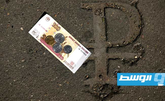 بورصة موسكو تتراجع بنسبة 10% لتبلغ أدنى مستوياتها منذ بدء النزاع