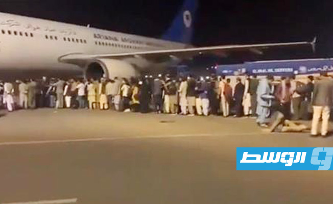 القوات الأميركية بمطار كابل تطلق النار في الهواء لإيقاف حشود اجتاحت المدرج