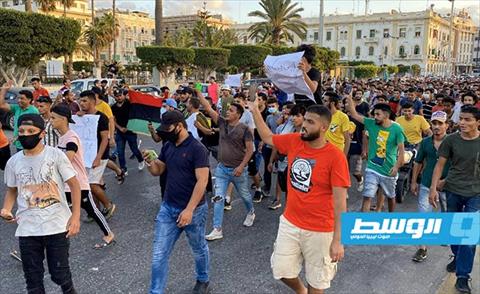 استطلاع «الوسط»: التظاهرات تغير الواقع السياسي للبلاد أكثر من الحرب