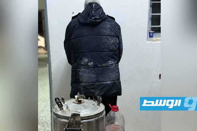 ضبط تاجر خمور خلال محاولته التخلص منها في ودان