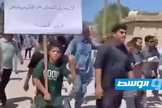 أهالي السكيرات في مصراتة يتظاهرون للمطالبة بإخراج مخازن الأسلحة من منطقتهم