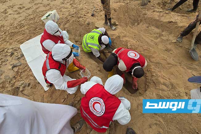 إزالة مقبرة قديمة أمام مركز شرطة غات