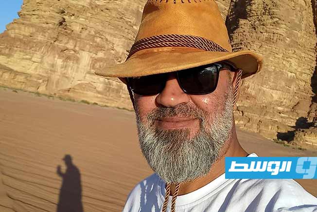عماد السنوسي يعلن مشاركة لوحات في «الملتقى الحادي عشر للفن التشكيلي بالأردن»