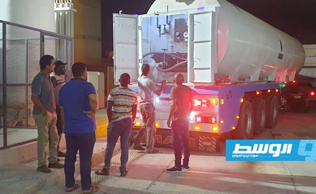 «الصحة» تسلم مركز طبرق الطبي شحنة أكسجين