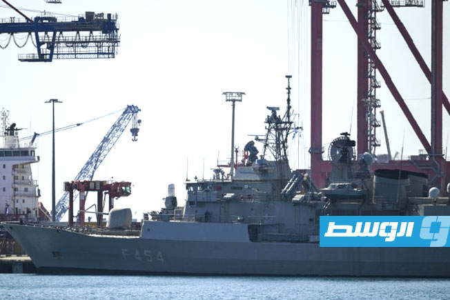 ماكرون يزور قبرص مع نشر فرنسا سفنا حربية في «المتوسط»