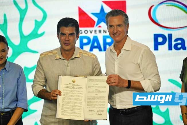 حاكم كاليفورنيا يهاجم ترامب في «كوب 30».. ويخطف الأضواء في غيابه
