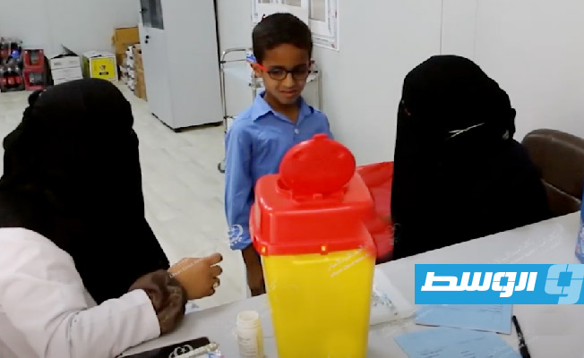 حملة تطعيم لطلاب الصف الأول الابتدائي في مدارس إجخرة (فيديو)