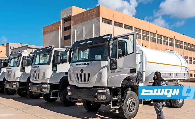 وزارة الحكم المحلي تسلم الدفعة الأولى من سيارات شفط المياه لبلدية زليتن
