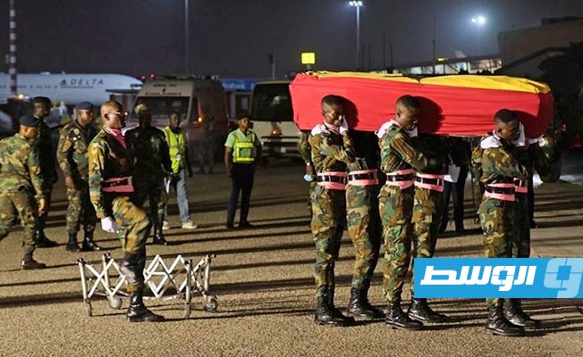 وصول جثمان الغاني «أتسو»‭ ‬أكرا وسط وداع محبيه (صور)