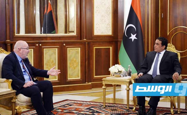 المنفي يؤكد للسفير البريطاني تمسكه بانتهاء المراحل الانتقالية عبر الانتخابات