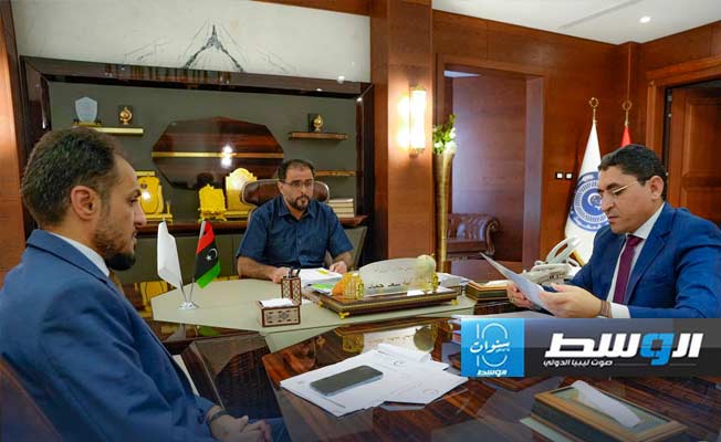 حماد يطالب بوضع حلول جذرية لمعالجة أوضاع العاملين بالشركات المنسحبة والمتعثرة