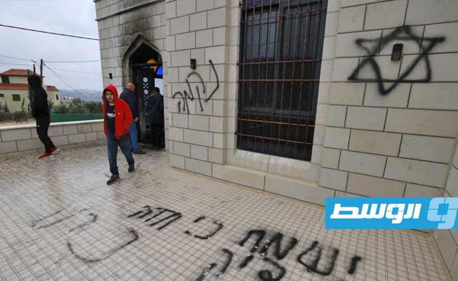 فلسطينيون يتهمون مستوطنين إسرائيليين بإحراق مسجد بالضفة الغربية