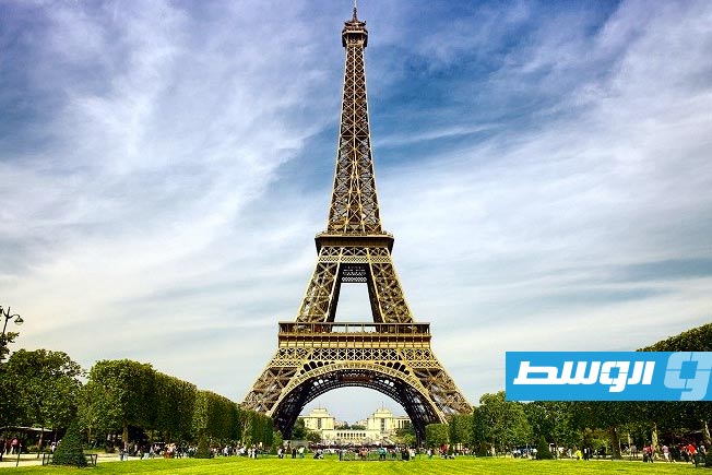 إطفاء برج إيفل مساء الإثنين تكريما لذكرى بابا الفاتيكان