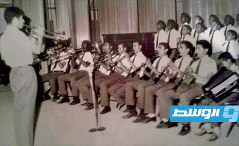 البروفسور يقود فرقة موسيقية في سبها