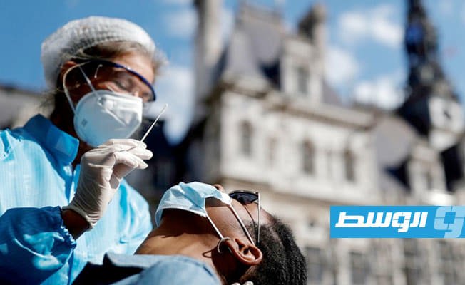 تطورات «أوميكرون» في العالم: تشديد القيود لمكافحة المتحور الجديد بالتزامن مع زيادة الضغوط على غير الملقحين