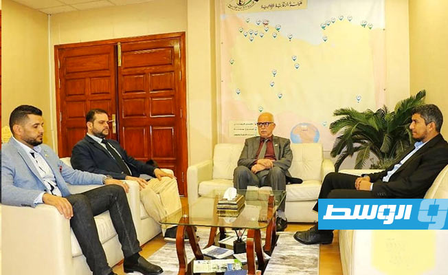 «الرقابة الإدارية» تبحث مع عميد سوق الجمعة مشكلة العقود المبرمة قبل 2011 وتأثرها بسعر الصرف