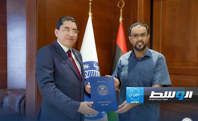 حماد يتسلم التقرير النهائي لأوضاع العاملين في الشركات المتعثرة