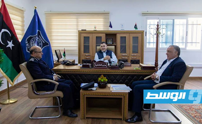 وزير الداخلية يطالب بتقديم الإحاطة الإنسانية والخدمات الطبية لضحايا الاتجار بالبشر