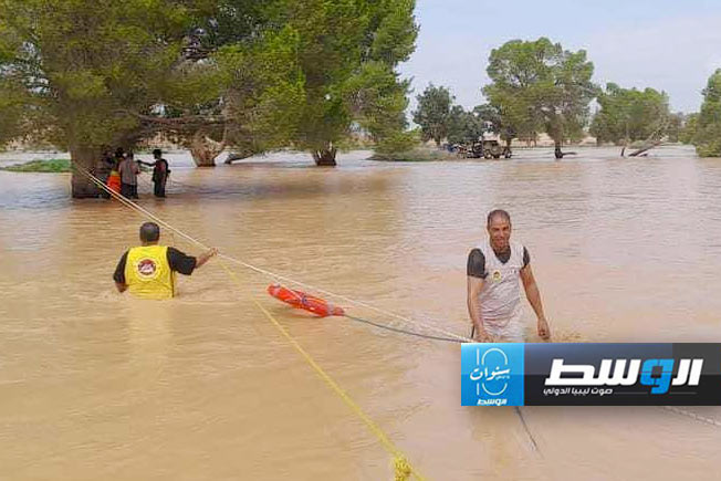 إنقاذ عالقين قرب وادي ولاد شكر في زليتن