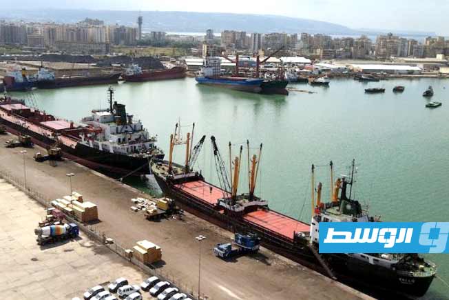 «لويدز»: سفن الشحن حولت مسارها بعيدا عن طرابلس بسبب الاشتباكات المسلحة
