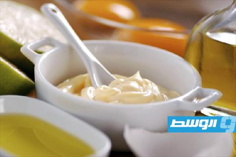 قناع المايونيز والعسل للعناية بالشعر الباهت
