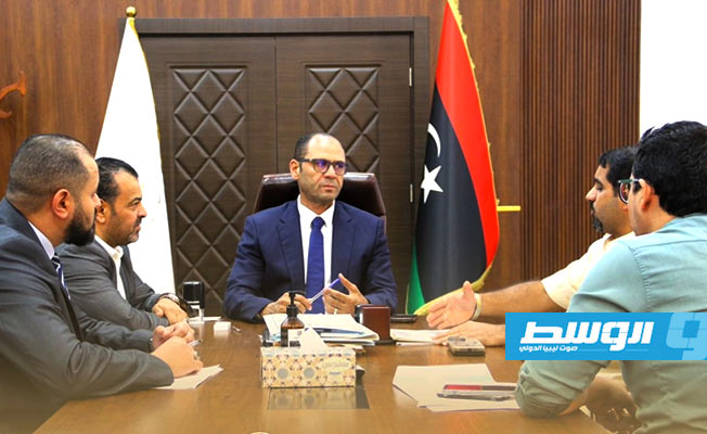 عبدالجليل يوجه بتنسيب 841 عنصرا طبيا في المرافق الصحية