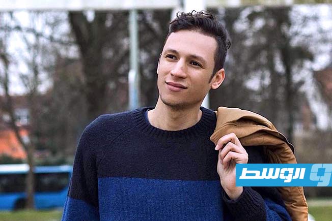 الكاتب الليبي أحمد البخاري يطرح سؤالًا وجوديًا: «لماذا نقرأ؟»