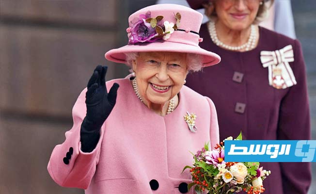 معرض بريطاني يسلط الضوء على أزياء الملكة إليزابيث الثانية