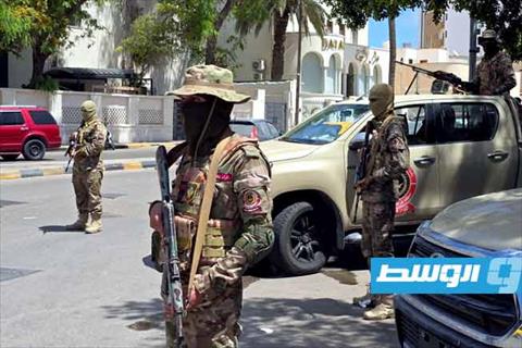 «لوموند»: مئات المركبات العسكرية تطوق طرابلس.. والدبيبة «استعدى الكثيرين»
