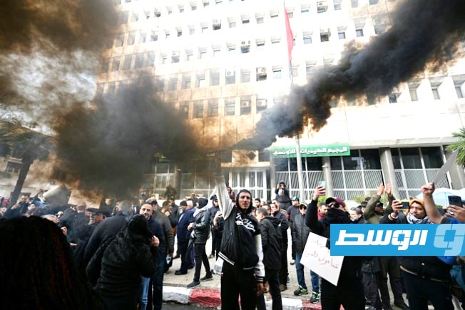 تظاهرة في تونس دفاعًا عن الحريات السياسية والمطالبة بتحسين الأوضاع الاقتصادية