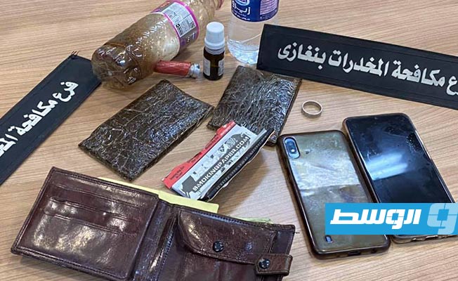 بنغازي: ضبط نصف كيلو حشيش مع متهمين بتجارة المخدرات