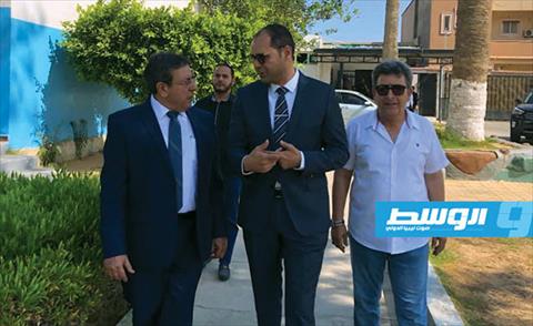 وزير التعليم يتفقد سير أول امتحانات مركزية للمدارس الأجنبية في ليبيا