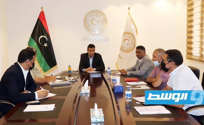 أبوجناح يستعرض مع العبدلي مراحل تنفيذ خط أوباري - الفجيج وإجراءات تعويض الأهالي