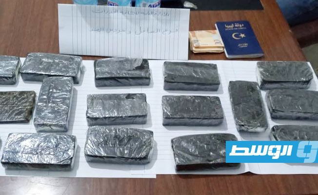 ضبط شخص في الأبيار بحوزته 4.25 كيلوجرام حشيش