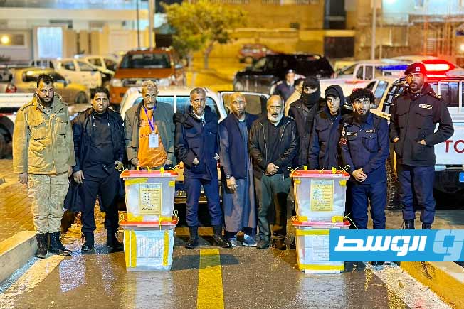 مكاتب الإدارة الانتخابية تستقبل صناديق اقتراع البلديات التسع