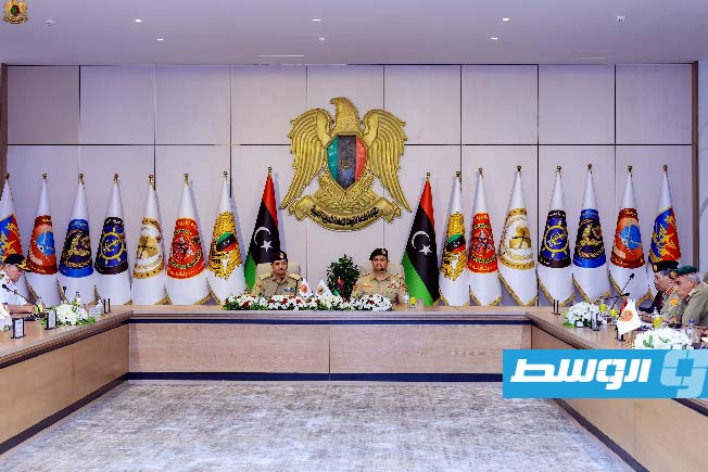 صدام وخالد حفتر يناقشان مع القيادات العسكرية خطط تطوير قوات القيادة العامة