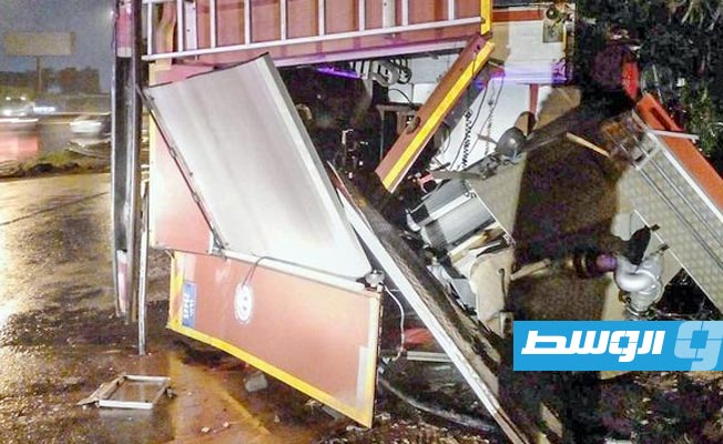 انقلاب شاحنة تابعة لهيئة السلامة الوطنية في طرابلس
