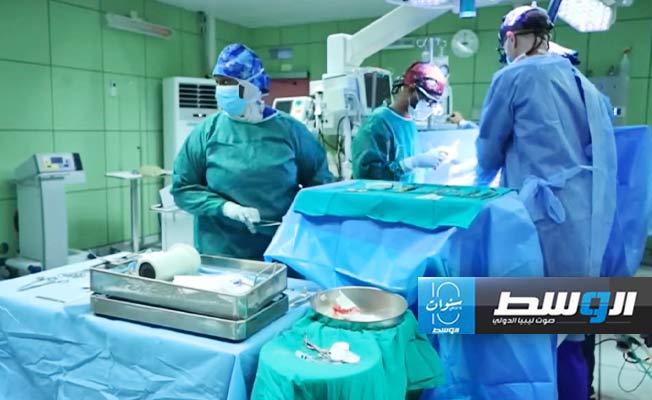 فريق طبي أميركي يجري جراحات قلب للأطفال في بنغازي