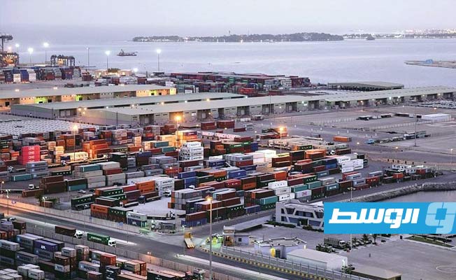 السعودية تعلن إيقاف حركة الملاحة البحرية بميناء جدة