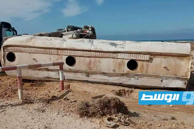 مصرع سائق بانقلاب شاحنة في ميناء الزويتينة النفطي