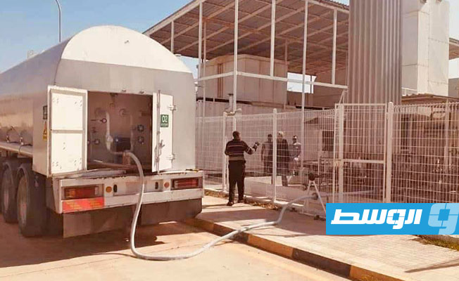 عقوب: إنهاء أزمة نقص الأكسجين بالمستشفيات