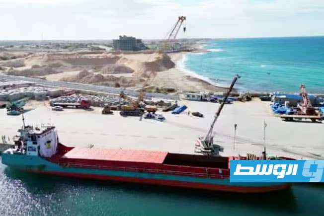 تفريغ 550 طن حديد من السفينة «سيفا» بميناء سرت