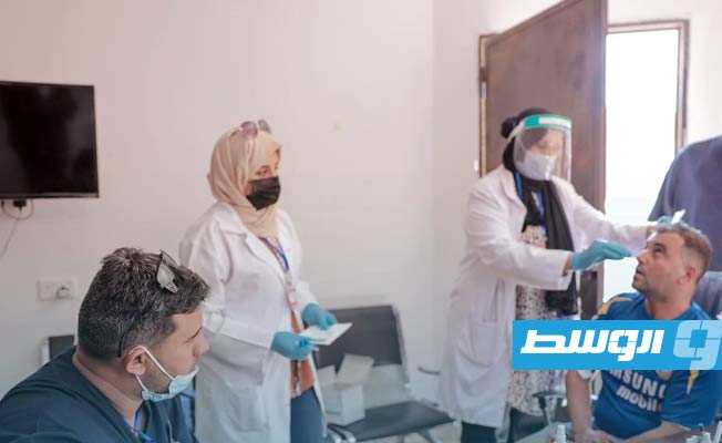 أكثر من ألف مسحة وعينة عشوائية للكشف عن «كورونا» في بنغازي خلال 3 أيام