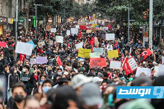 أتراك يتعهدون بمواصلة الاحتجاجات وإردوغان يتوعد بإنهاء «الاستعراض»