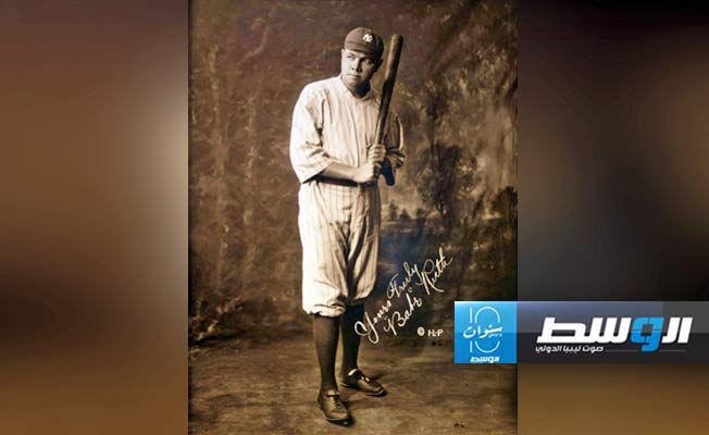 قميص بيب روث بات أغلى قطعة في تاريخ المزادات