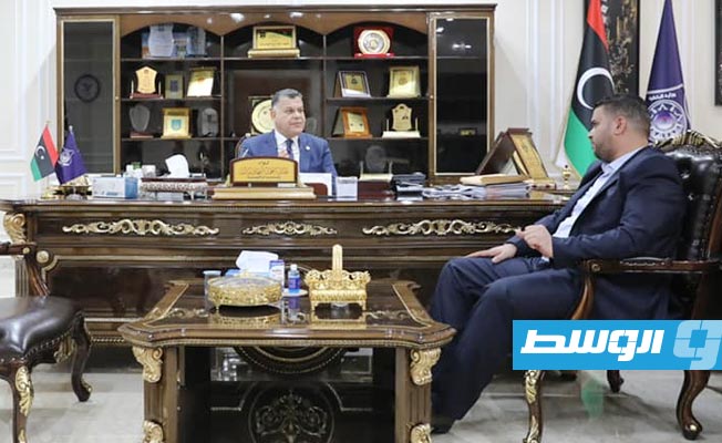 مازن يناقش سير العمل الأمني بالمنطقة الشرقية مع العبدلي